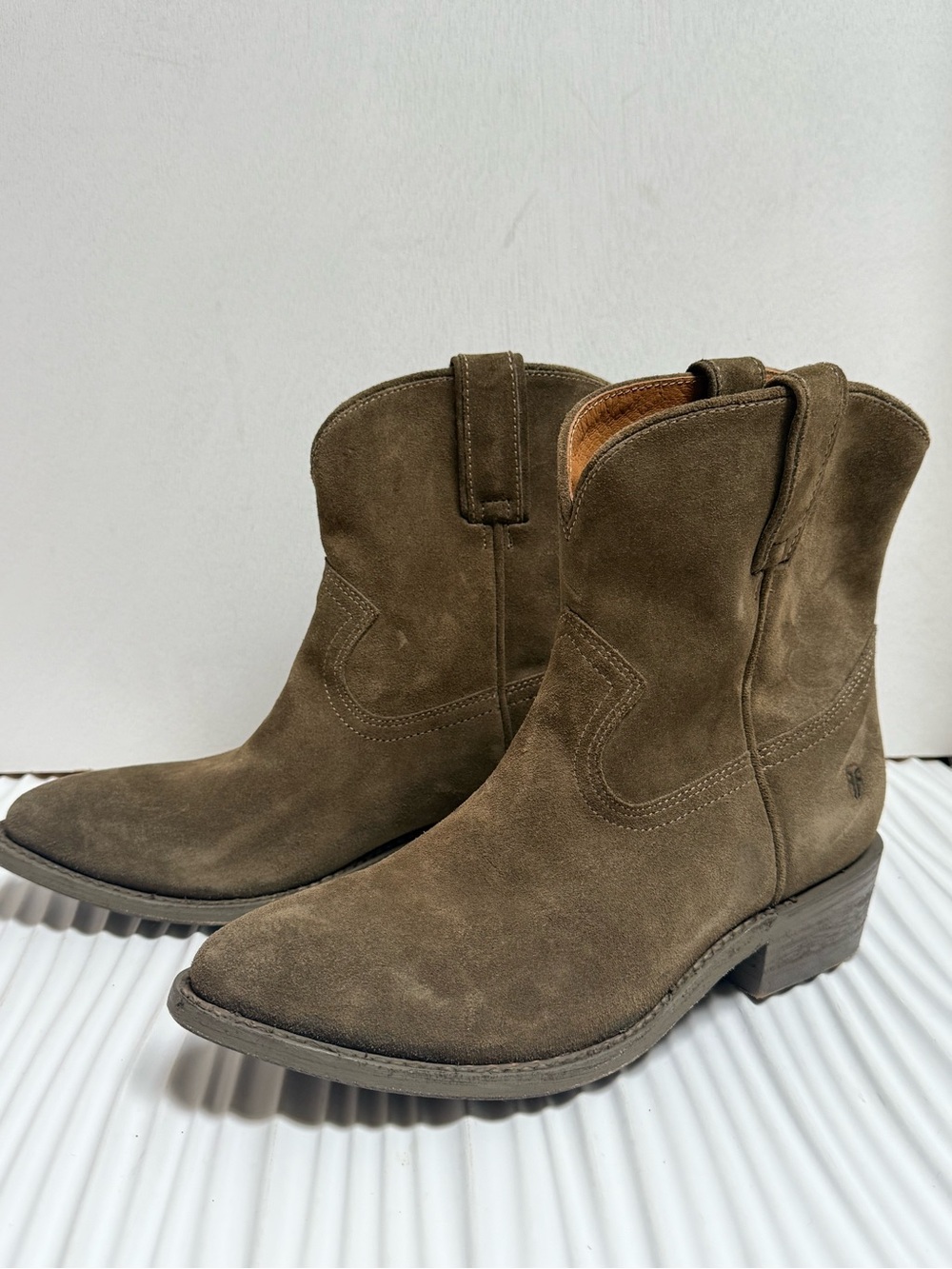 Frye Suede Billy brown Western Ankle Boots in Olive
